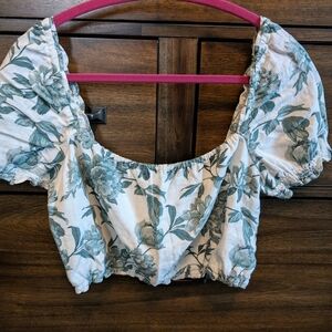 Abercrombie & Fitch Floral Puff Sleeve Crop Top - White and Blue